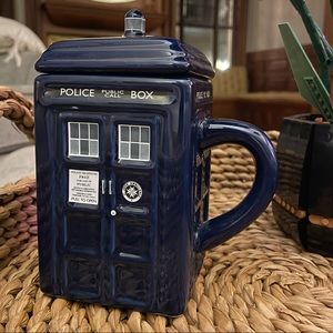 Doctor Who Tardis Mug | Ceramic Coffee Mug With Lid | 17 oz.